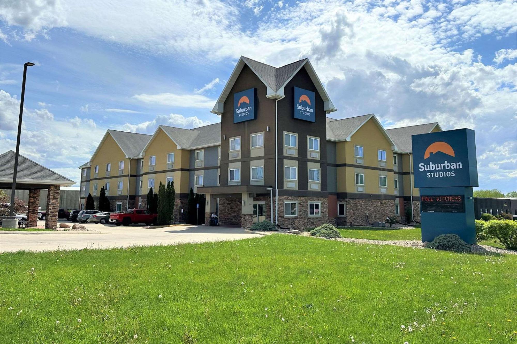 Suburban Studios Cedar Falls Exterior foto